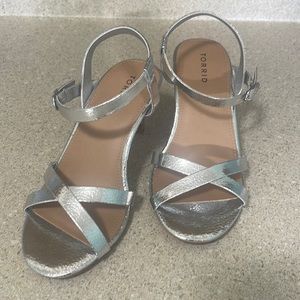 NWT Silver Torrid sandal heels size 8W